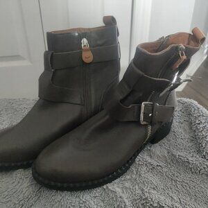 Gentle Souls by Kenneth Cole Size 8 Grey Leather Brena Moto Style Ankle Boots